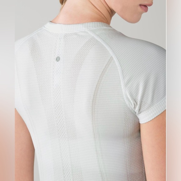 Lululemon Swiftly Tech Short Sleeve Crew in Heathered White - Size 12 - Picture 3 of 8